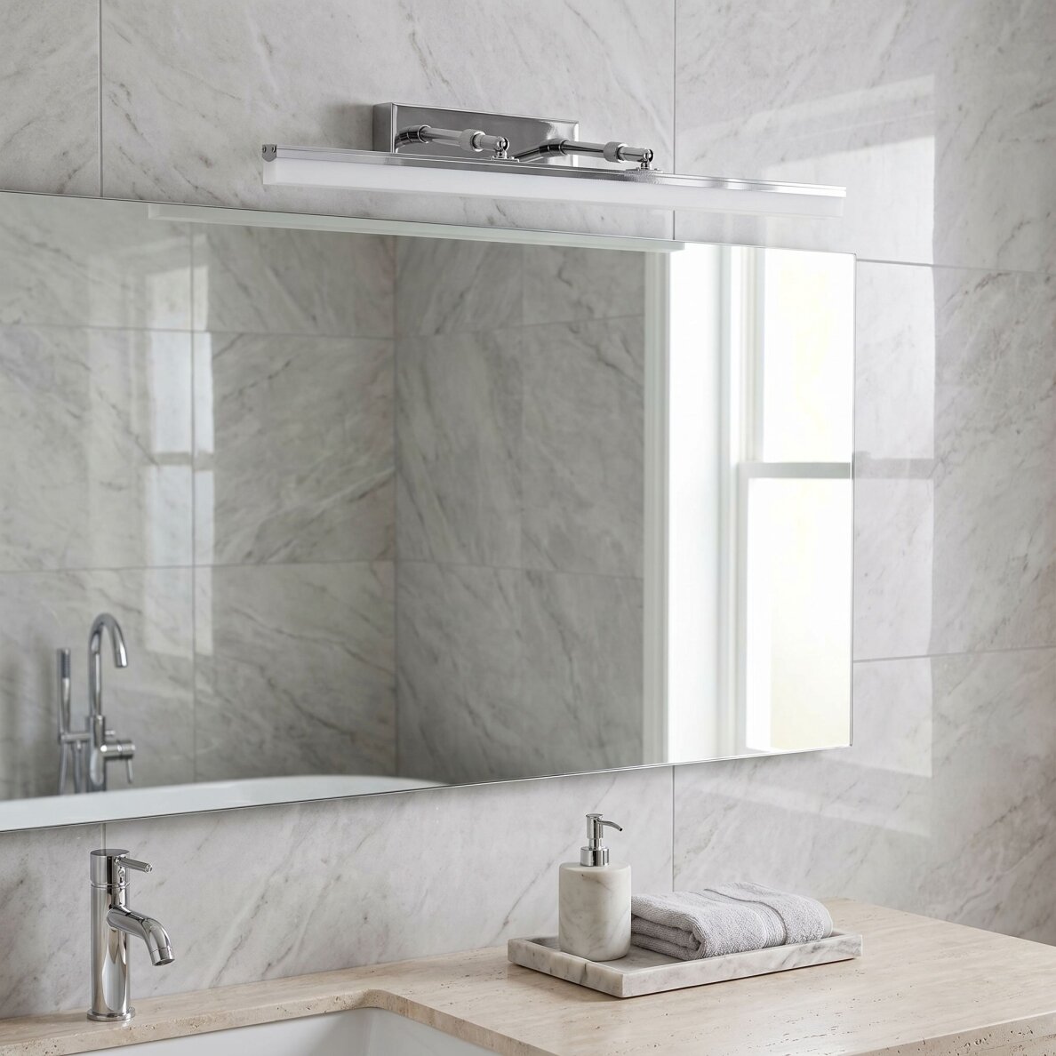 Vonios sieninis LED šviestuvas APP1870-1W 60cm CHROME 1